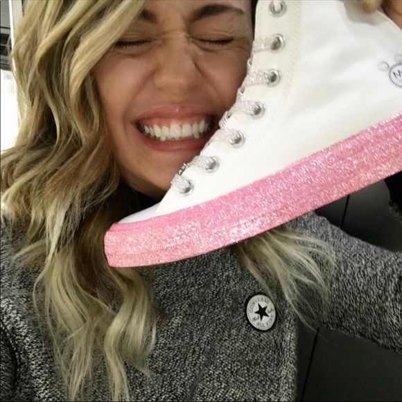 Converse X Miley Cyrus Chuck Taylor All Star 😳 - Picture 3 of 8